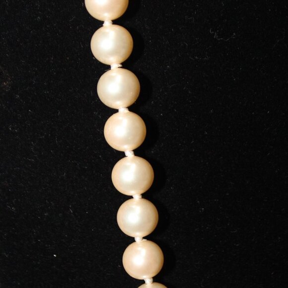 Vintage 24" Faux Pearl Strand Necklace - Picture 4 of 10